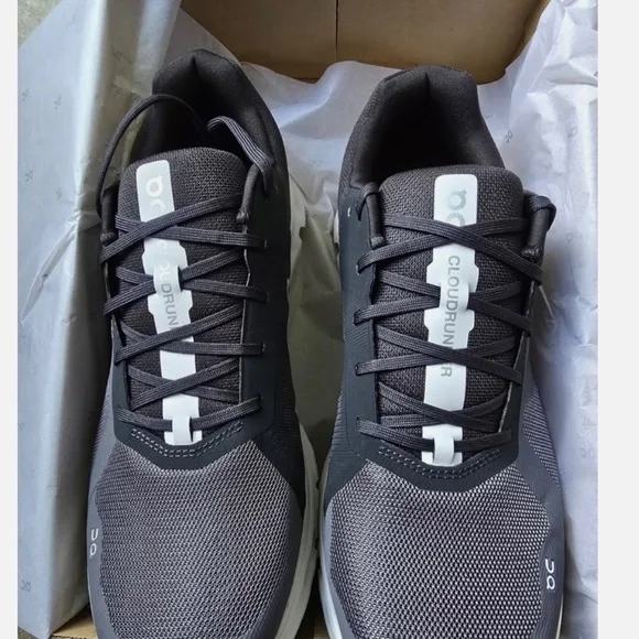 New in box Men's On Cloudrunner Sneakers Eclipse/Frost Color Size